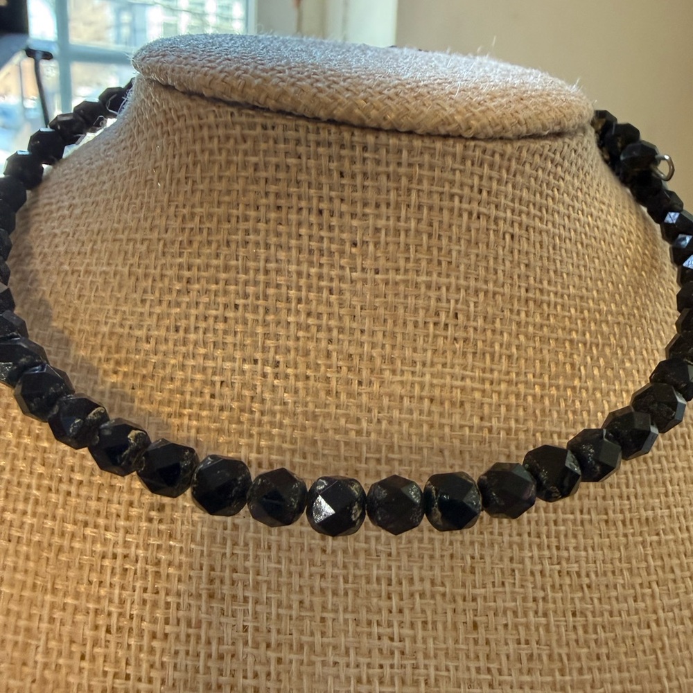 Elegant Black Beaded Necklace‎
